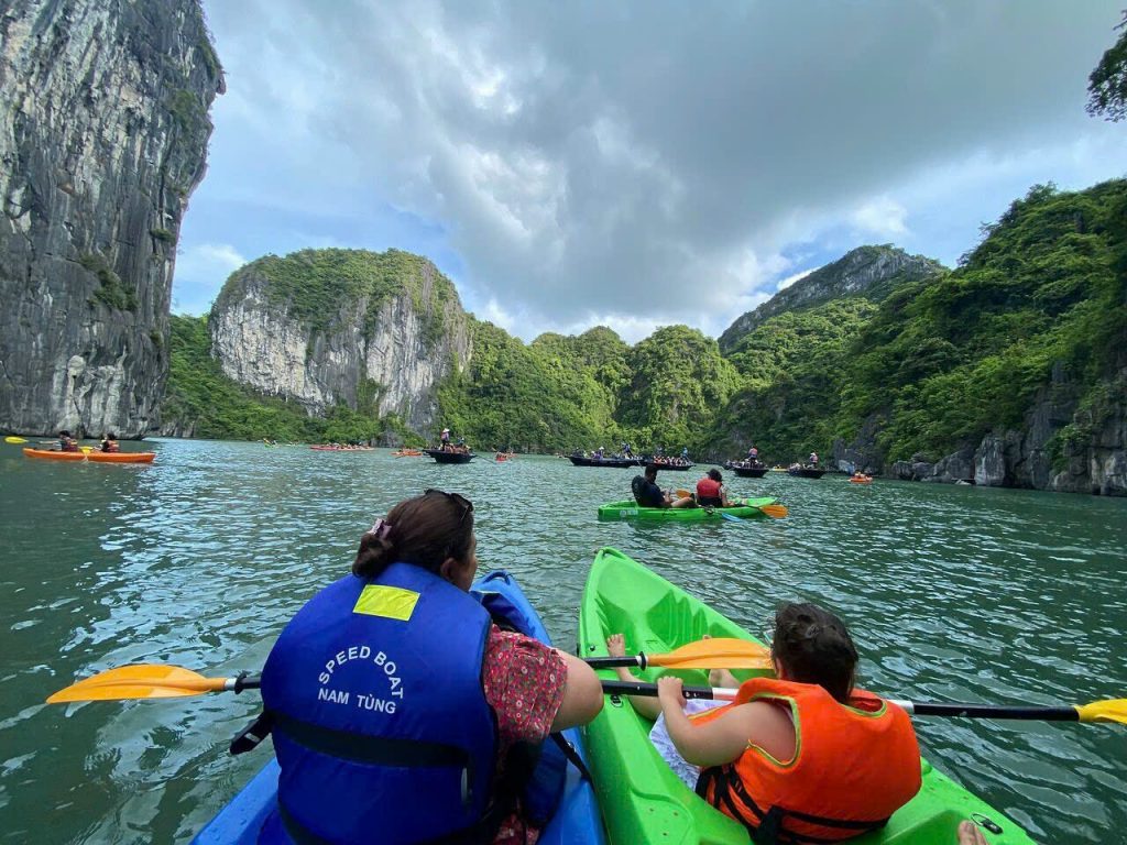 du thuyền cozy bay cruise vịnh hạ long