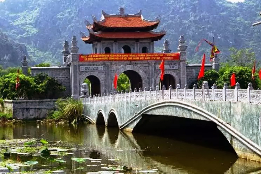 tham quan den hoa lu Ninh Binh - Tour Ninh Bình