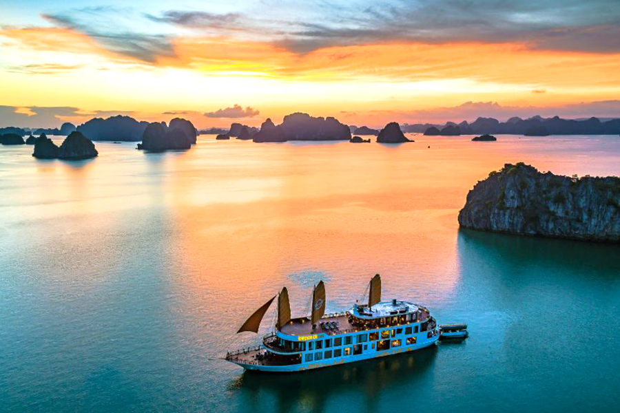 đặt tour du thuyền emperor-ha-long bay