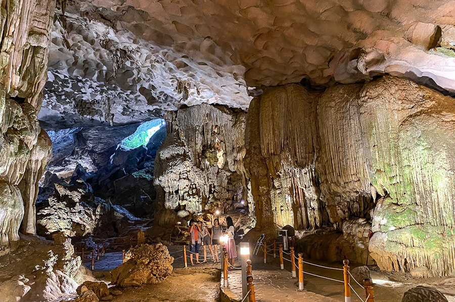 Hang Sửng Sốt